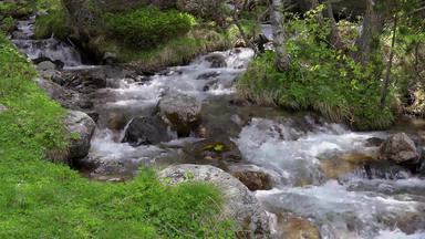丰富的山溪庇里牛斯山山西班牙慢运动镜头